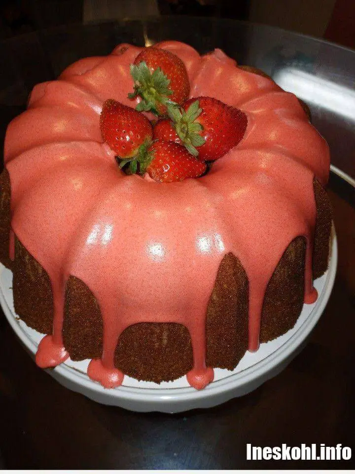 Glazed Strawberry Bundt Cake